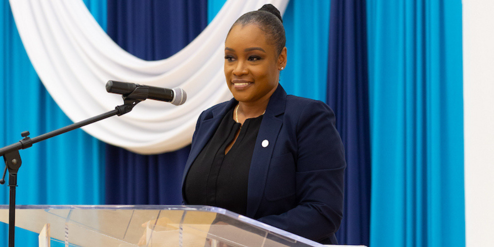 Dr. Anna Cyrus Murden leading the SOM Oath at SOM White Coat Ceremony 2025