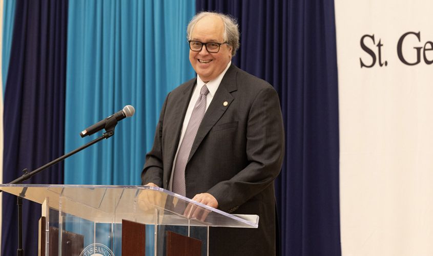 Dr. Modica was followed by this year’s keynote speaker, Dr. G. Richard Olds, president emeritus of SGU and a tropical disease specialist. In his address he shared three touching stories providing lessons on what it means to be a good physician. 