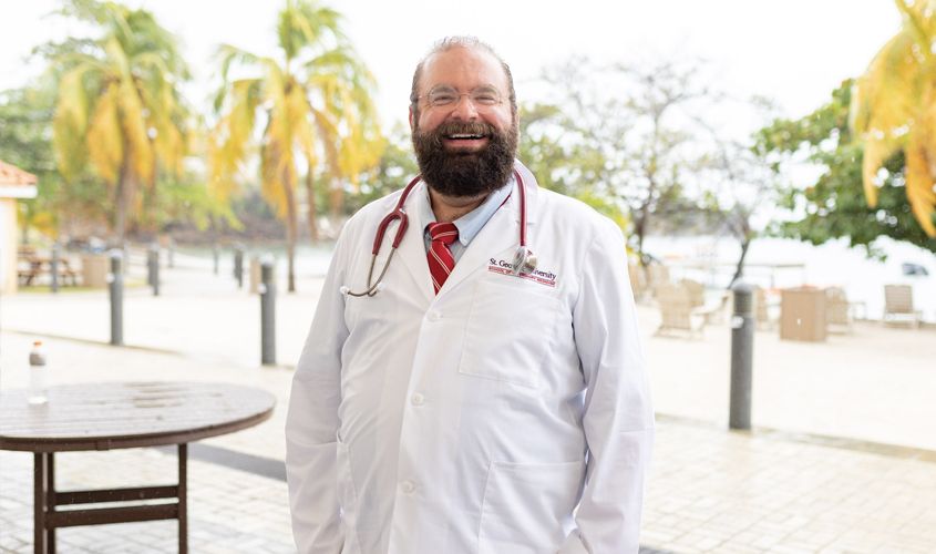 Although previously a cytotechnologist, Phillip Farber knew he always wanted to be a veterinarian and decided now was the time to make a career change. No stranger to studying internationally, after completing a study abroad program in Japan, the Philadelphia native was eager to move to Grenada to follow his dream.