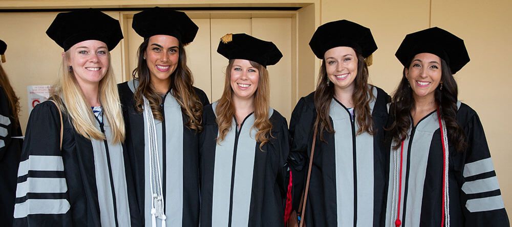 Group of SGU veterinary medicine students pose at graduation