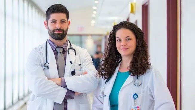 2 SGU grads in hallway